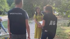 На Харьковщине капитан полиции задержана при получении взятки (фото)