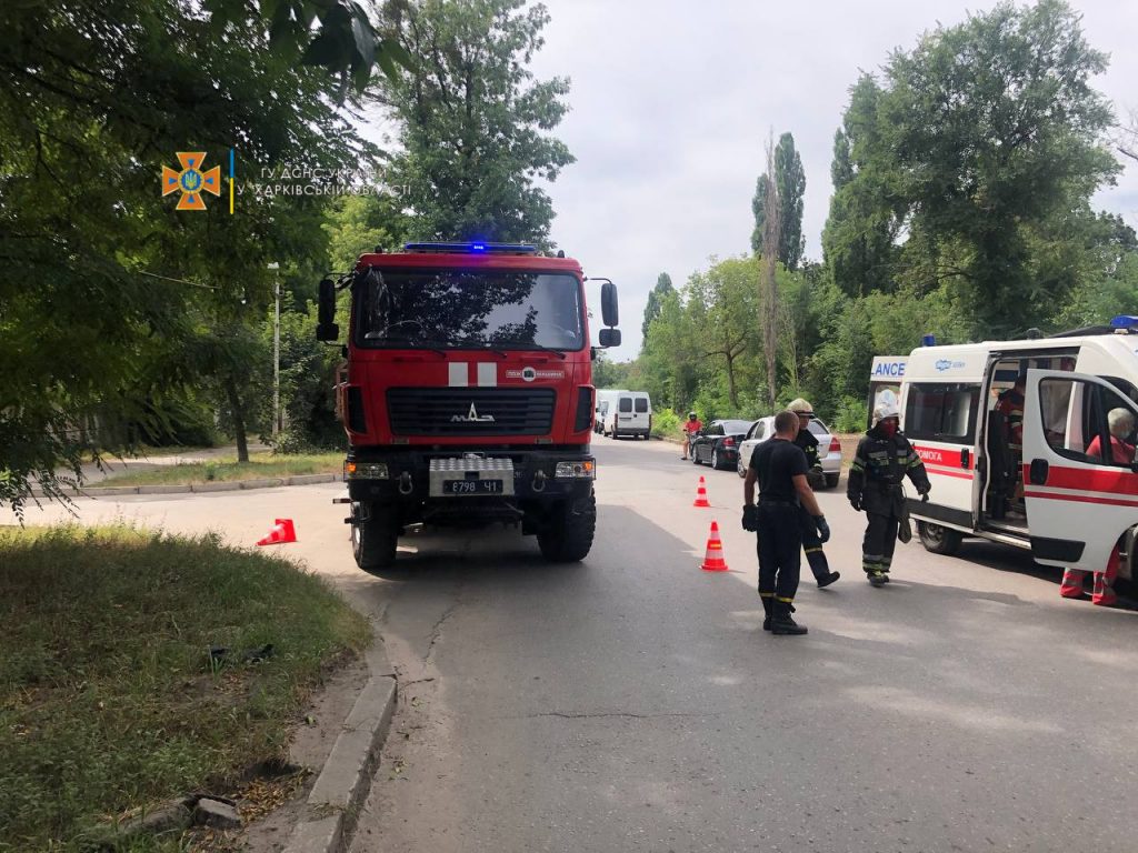 В Харькове перевернулся автобус