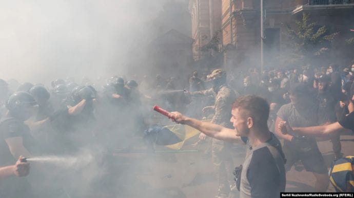 В Киеве в результате столкновений «Нацкорпуса» и полиции пострадали около 10 человек