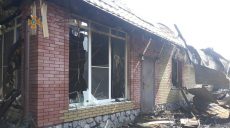 Под Харьковом сгорел двухэтажный частный дом. Тушили 7 часов (фото)