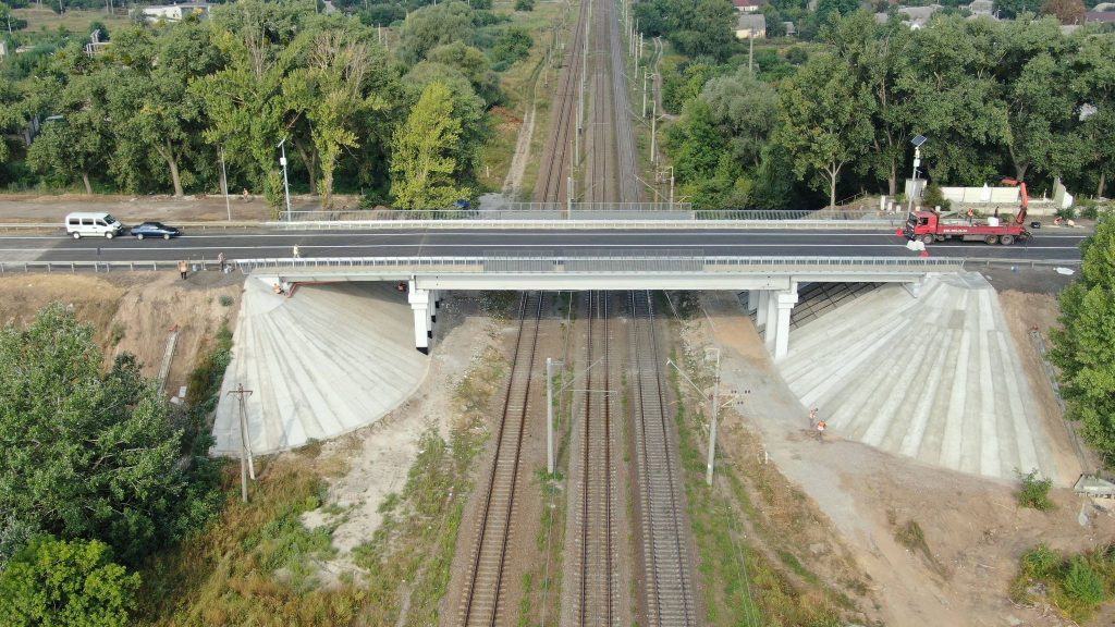 В Харькове закончили ремонт моста на Окружной