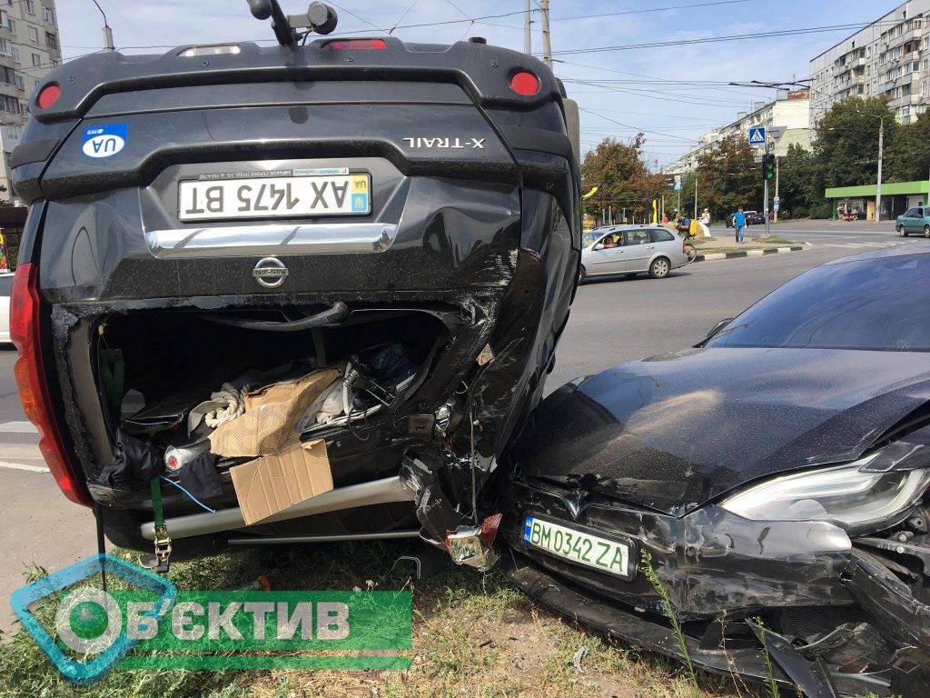 ДТП с «перевертышем» в Харькове: версия событий от водителя Nissan (фото)