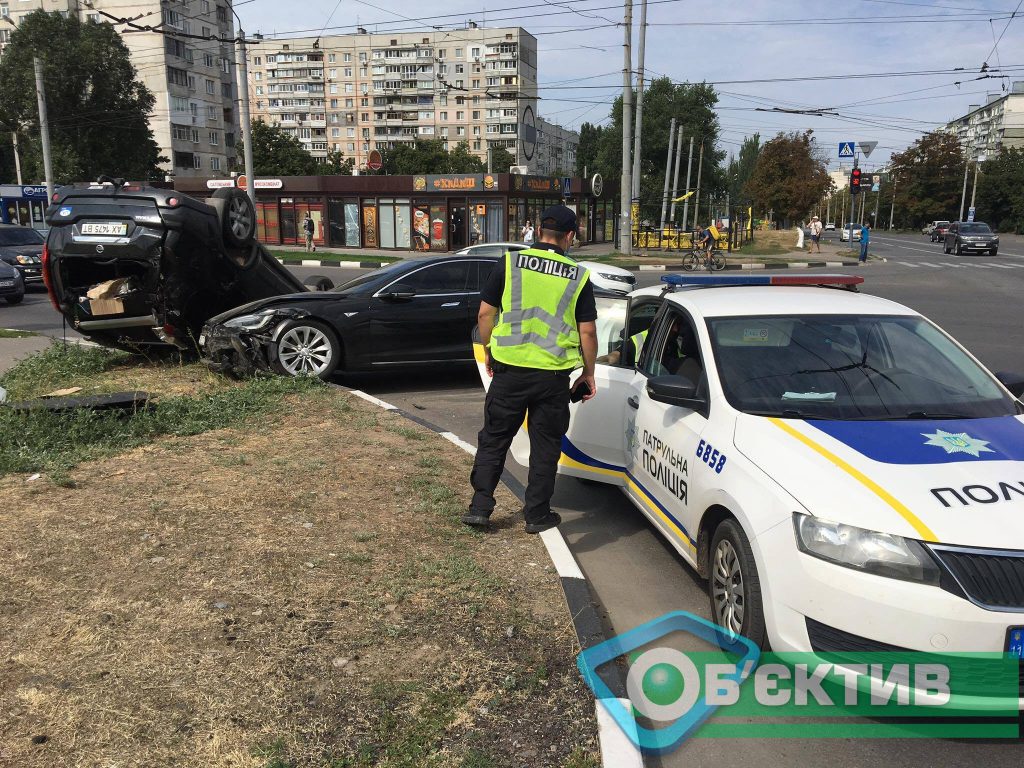 Водители в аварии на Салтовке не пострадали