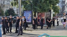 Репетируют: на фасаде Харьковской мэрии готовятся открыть памятную доску Кернесу (фото)