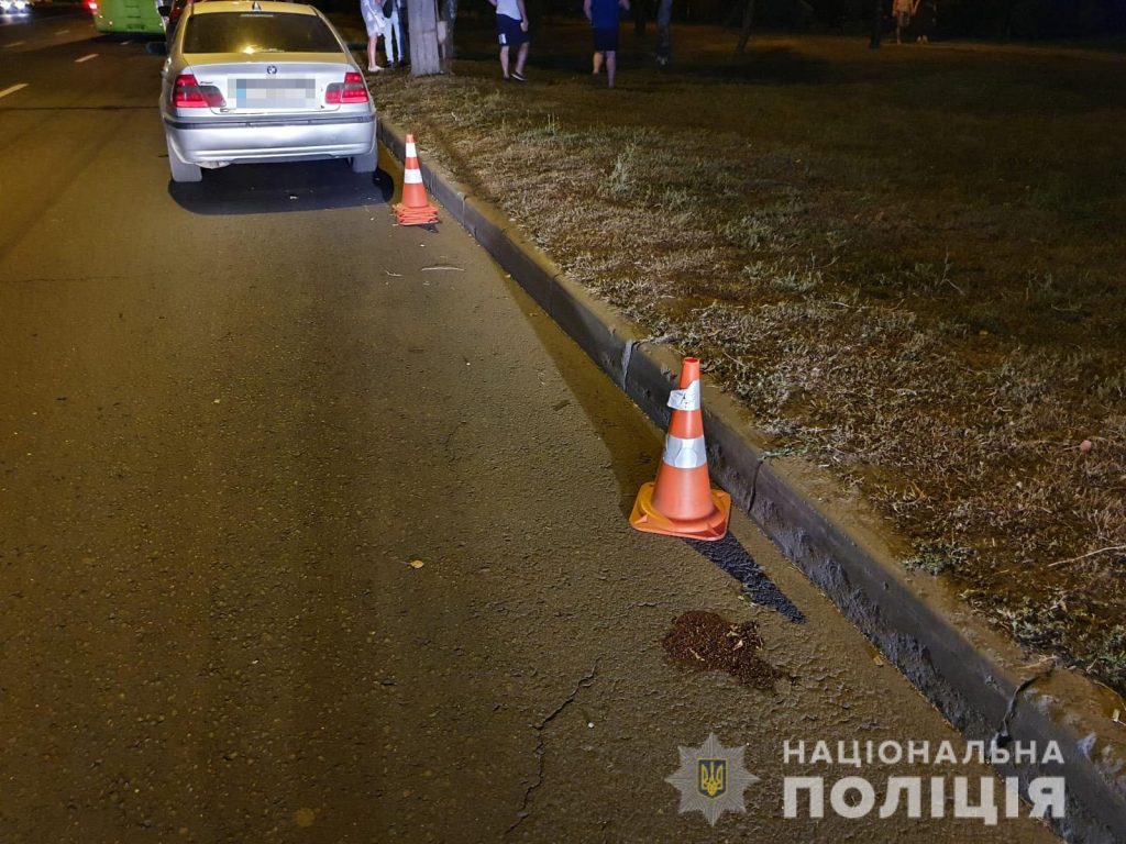 Смертельное ДТП на Салтовке: пешеход переходил дорогу в неправильном месте (фото)