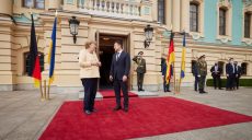 Меркель готова привлечь к переговорам по Донбассу напрямую Путина и Макрона
