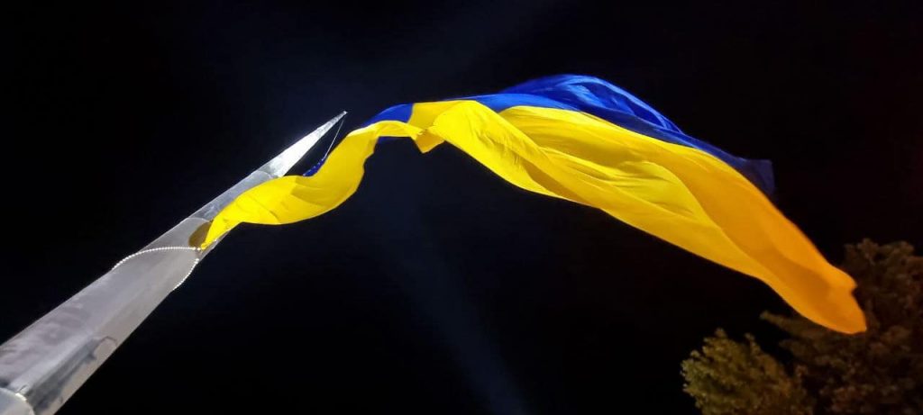 Самый высокий в Украине. В Харькове успешно протестировали подъем флагштока (видео, фото)