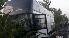 На Харьковщине в аварию попал пассажирский автобус: в салоне было 25 человек (фото)