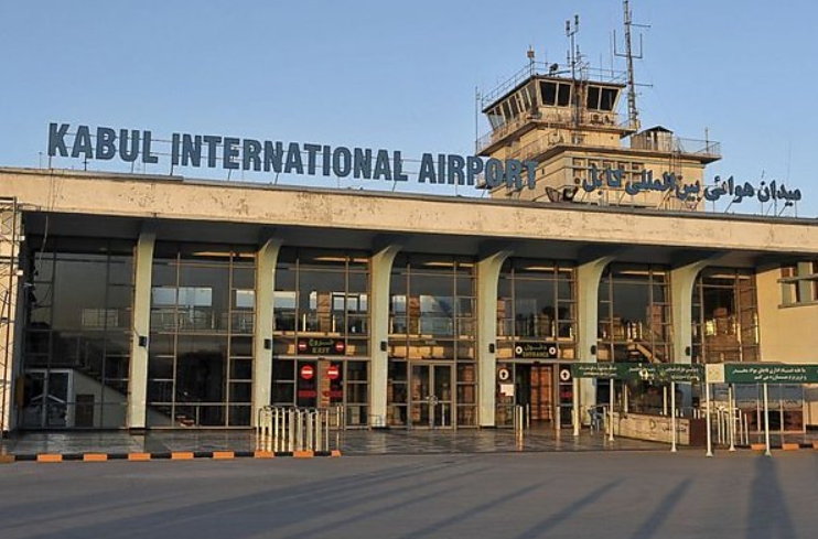«Талибан» взял под контроль аэропорт Кабула (видео)