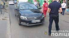 В Харькове на проспекте Героев Сталинграда Volkswagen сбил девушку-пешехода (фото)