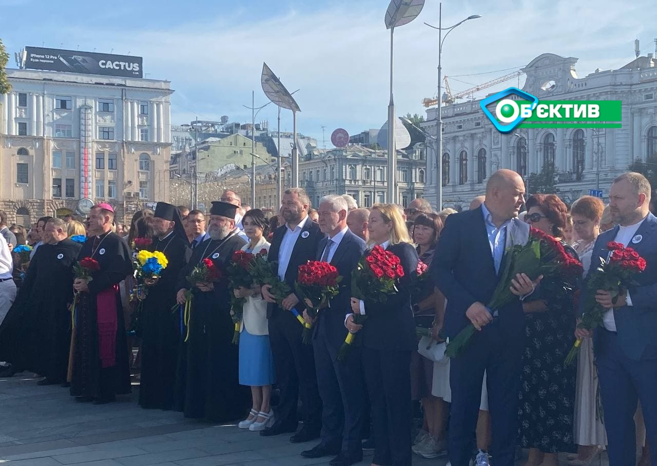 Харьковчане празднуют 30-ю годовщину Независимости Украины - фото 1