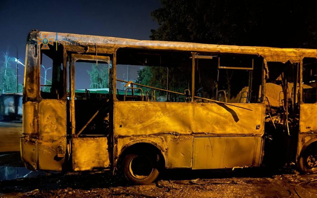 В Харькове за ночь сгорели три автомобиля (фоторепортаж)