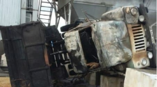 На Харьковщине вспыхнул грузовик с зерном, водитель погиб (фото)