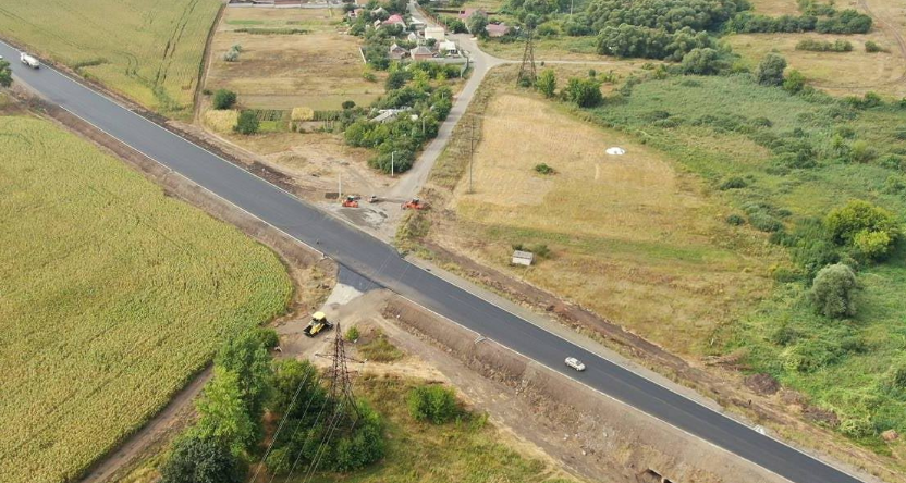 В Харькове на окружной дороге рабочие уложили 44,4 км финишного слоя покрытия