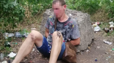 В Харькове в лесополосе вооруженный извращенец приставал к 12-летней девочке
