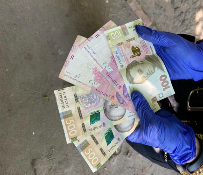 В Харькове наркозакладчик хотел подкупить копов