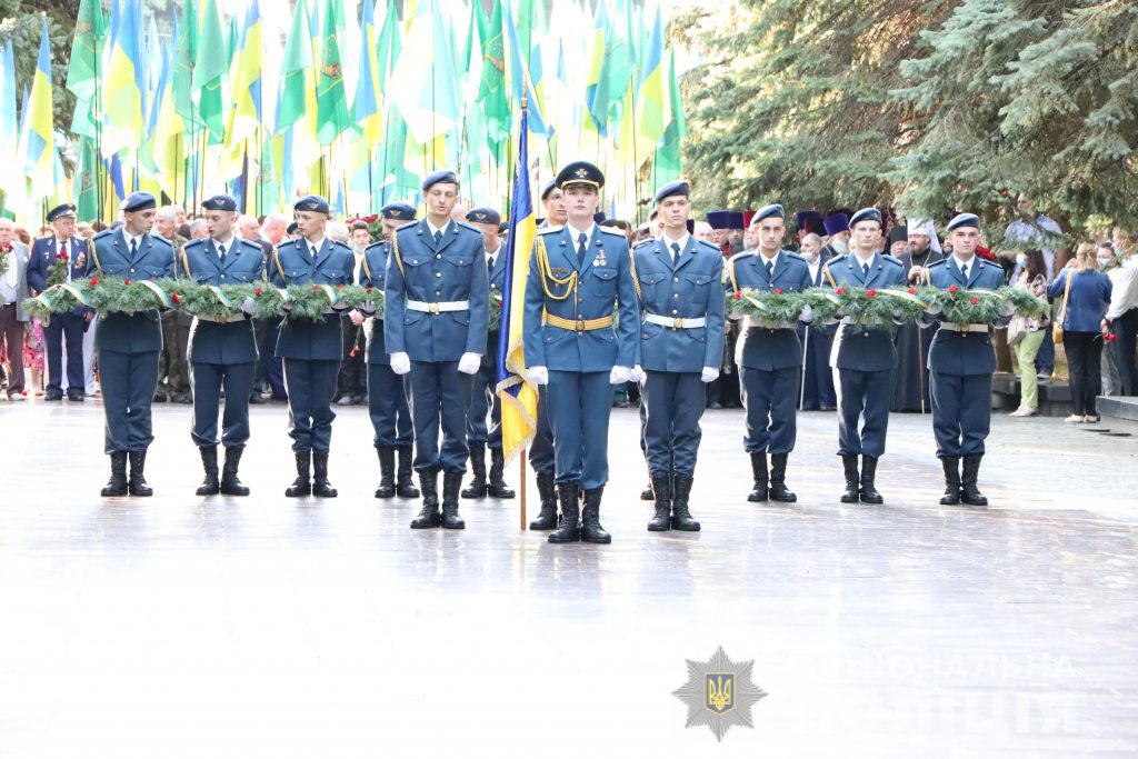 Информация полиции: в Харькове на Мемориал пришли 20 тыс. человек (фото)