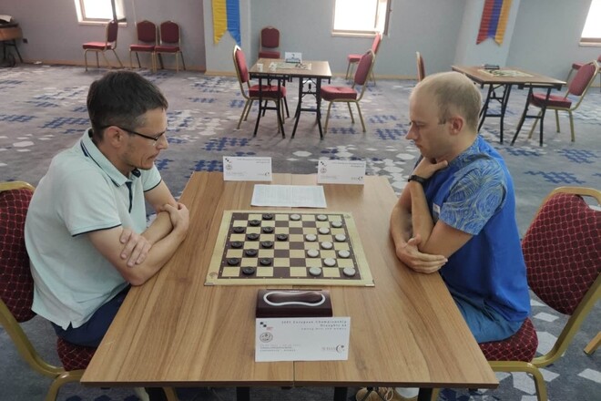 Юрий Аникеев выиграл чемпионат Европы по шашкам-64 (фото)