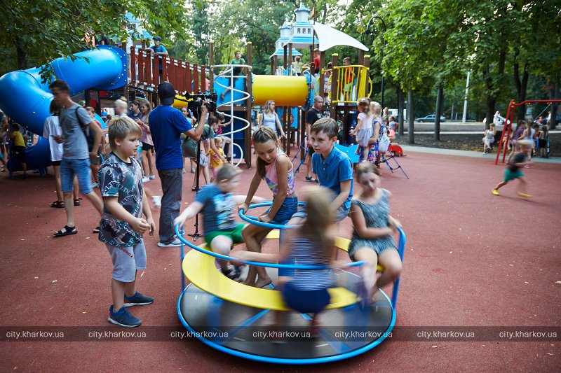 На бульваре Юрьева закончили реконструкцию парка (фоторепортаж)