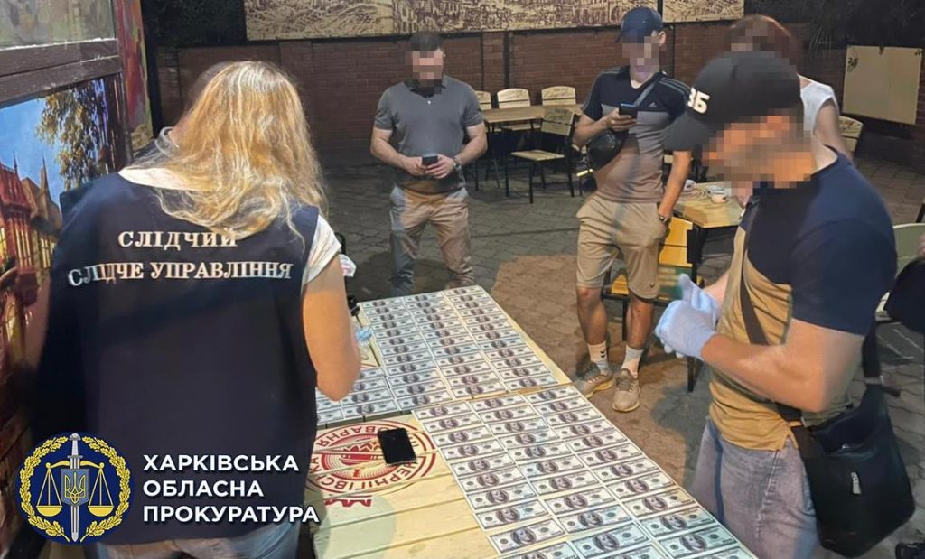 Харьковчанин вымогал у бывшей сожительницы 15 тысяч долларов США (фото)