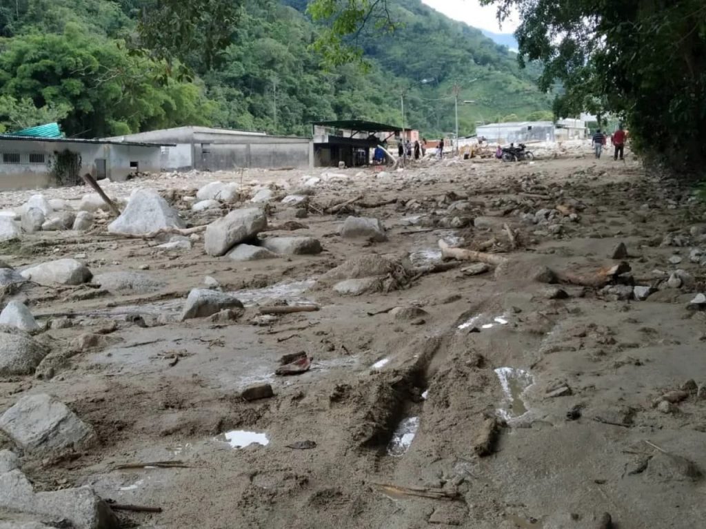 Мощное наводнение в Венесуэле: десятки погибших, в стране ввели ЧП