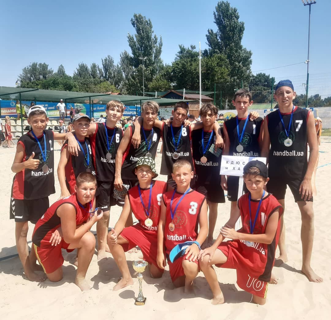 Юные харьковчане стали серебряными призерами чемпионата Украины по пляжному гандболу - фото 4
