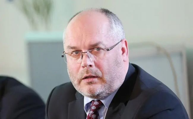 Президентом Эстонии стал директор музея Алар Карис