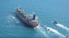 У берегов ОАЭ сразу шесть танкеров сообщили о потере контроля