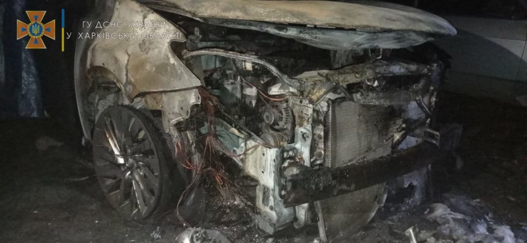 На Харьковщине ночью подожгли автомобиль (фото)