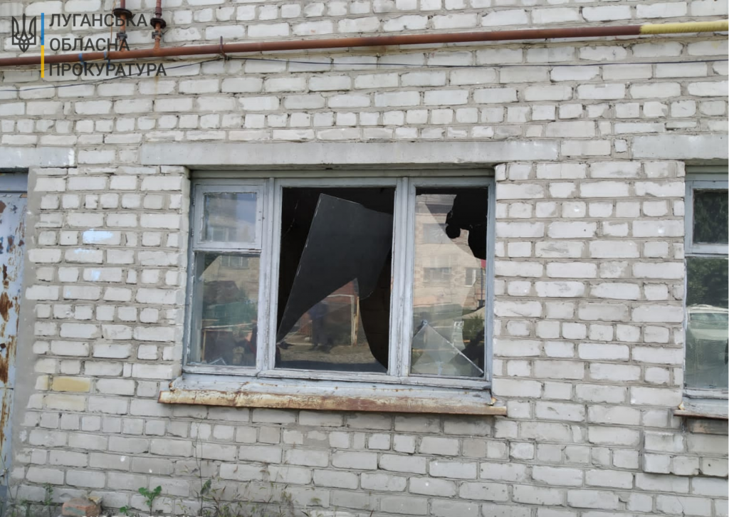 Во время вражеского обстрела на Луганщине ранили мэра города (фото)