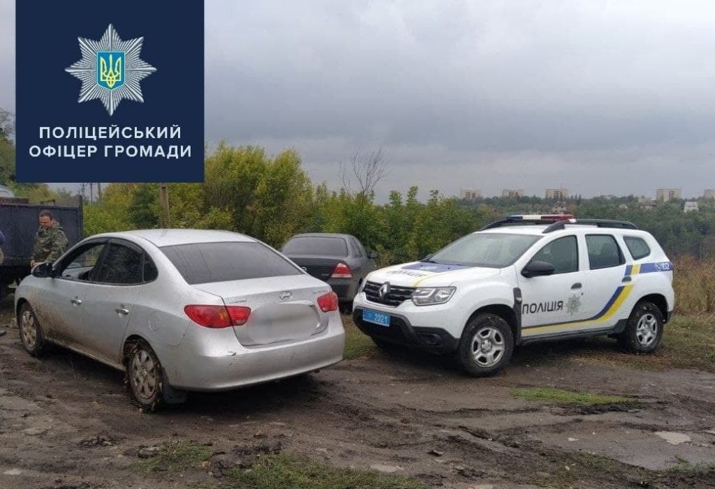 На Харьковщине полицейский помог автолюбителю (фото)