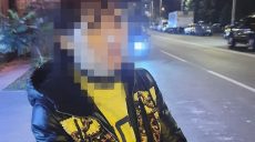 Патрульные в Харькове задержали наркозакладчицу (фото)