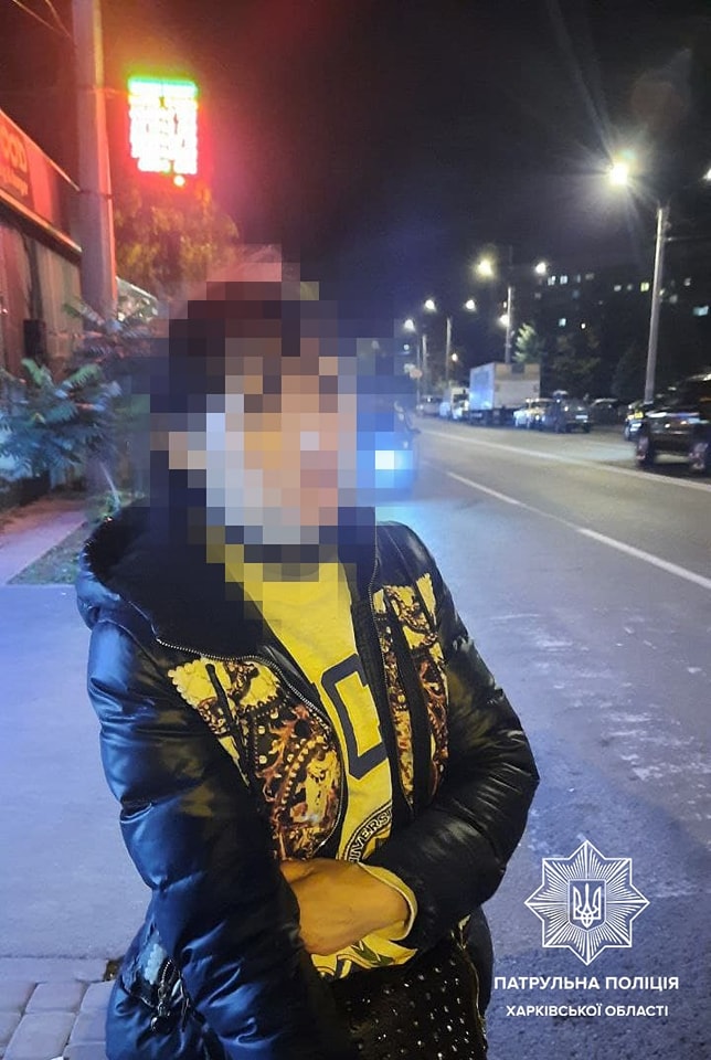 Патрульные в Харькове задержали наркозакладчицу (фото)