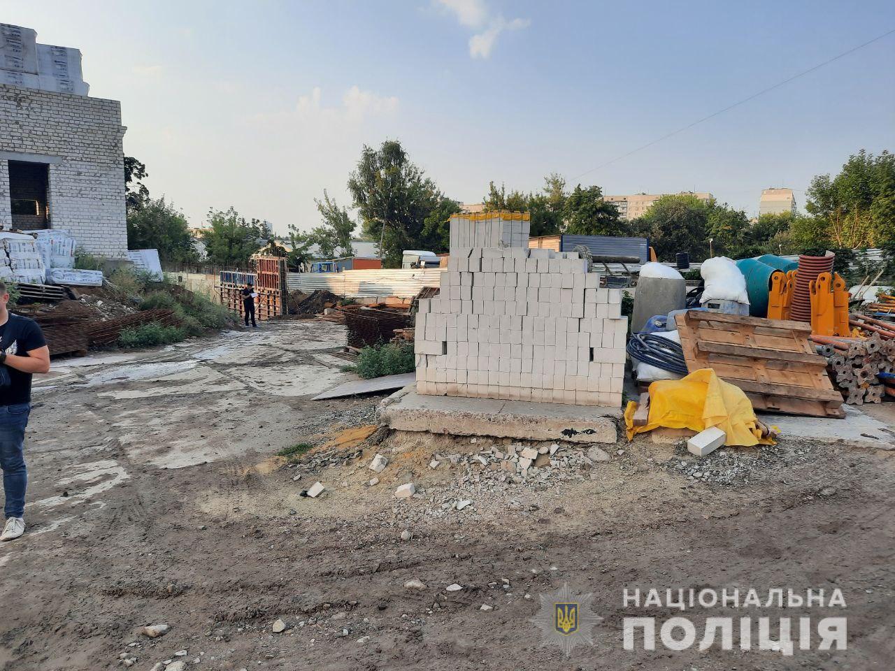 Гибель рабочего на стройке: полиция выясняет причины происшествия (фото)