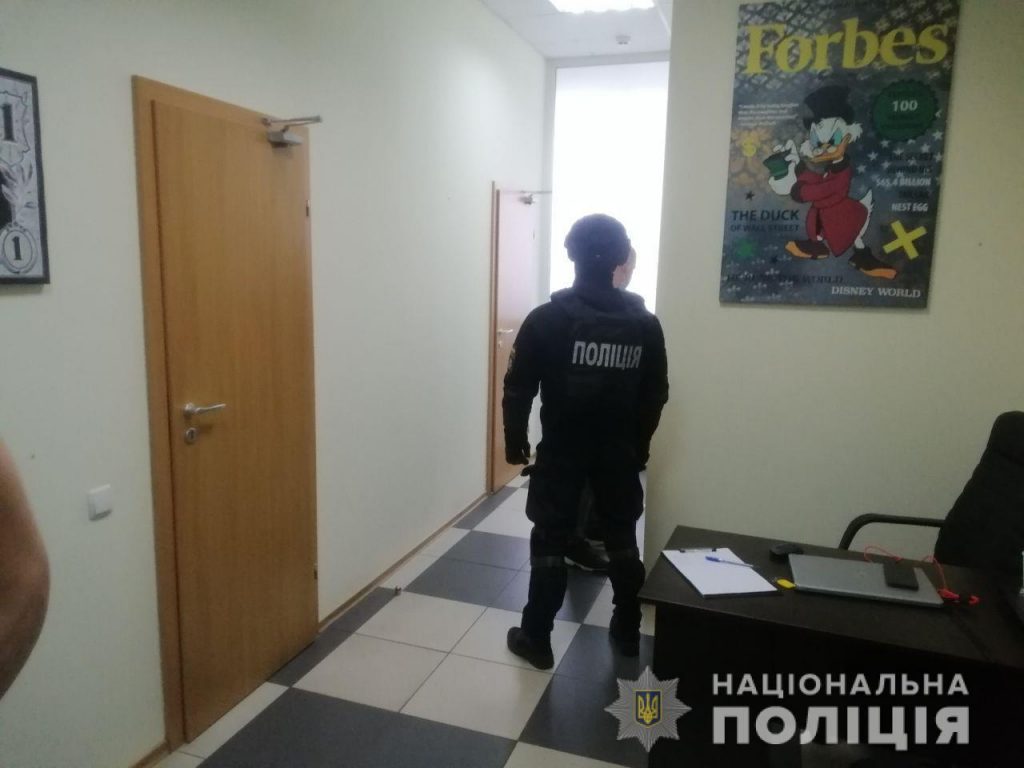 В Харькове правоохранители накрыли мошеннический call-центр на Бакулина