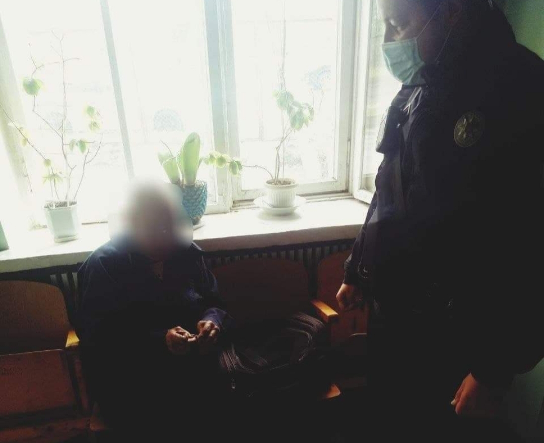На Харьковщине дедушка с плохой памятью забрел в соседний поселок