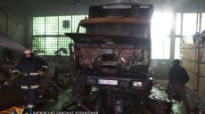 Под Харьковом КАМАЗ сгорел в гараже (фото)