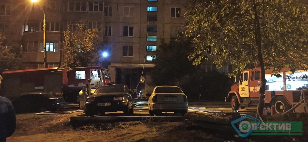 На проспекте Победы случился пожар в многоэтажке: людей эвакуировали на улицу (фото, видео)