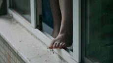 В Харькове 19-летняя девушка после ссоры с матерью хотела прыгнуть с 14 этажа