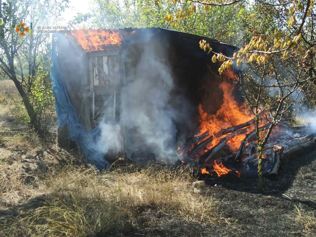 На Харьковщине от пожара спасены дачи (фото)