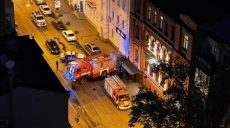Спасатели потушили пожар в отеле в Харькове (видео)