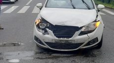 В Харькове в ДТП на перекрестке попали водители трех автомобилей (фото)