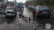 В Харькове столкнулись четыре авто (фото)