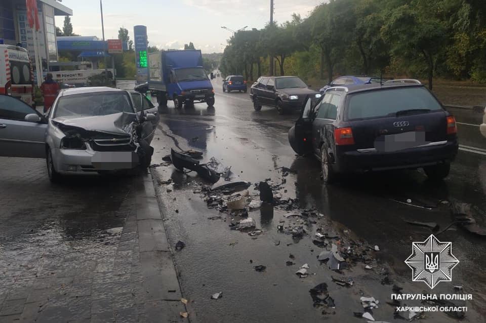 В Харькове столкнулись четыре авто (фото)