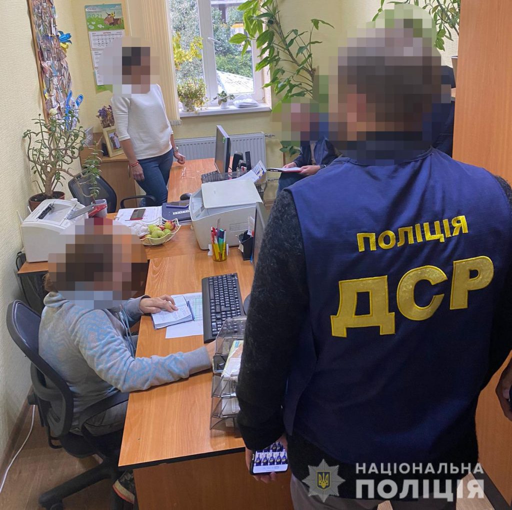 В Харькове на взятке поймали сотрудницу Минобороны (фото)