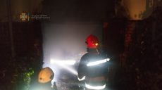 В Харьковском районе в гараже сгорел автомобиль (фото)