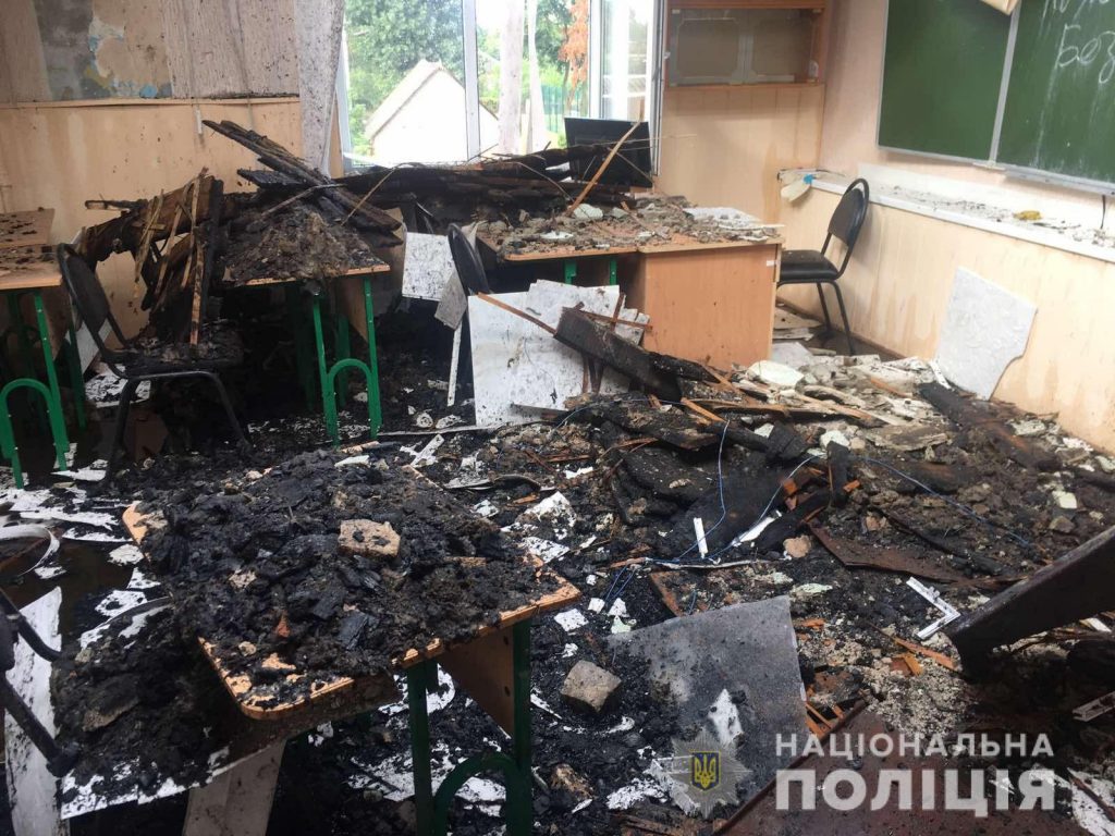 По факту сгоревшей в Чугуеве на Харьковщине школы полиция проводит расследование - фото 1