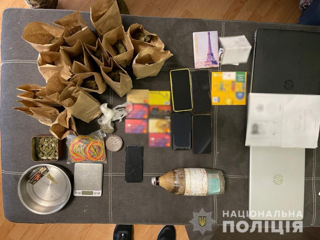 В Харькове нигериец изготавливал и торговал наркотиками - фото 3