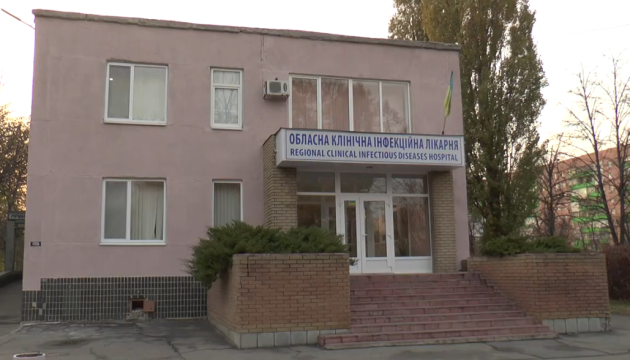 В Харьковской «инфекционке» заявили, что в медучреждении хватает коек и персонала