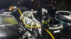 Ночью в Харькове на автостоянке сгорели шесть автомобилей (фото)